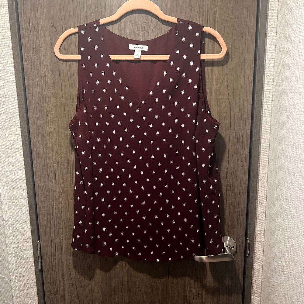 Nine West ❤️ Burgundy Polka Dot Sleeveless Blouse – Size L